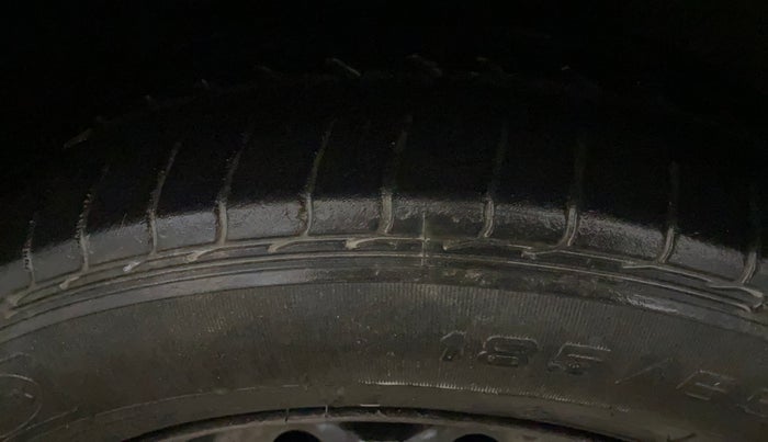 2017 Volkswagen Ameo COMFORTLINE 1.2L, Petrol, Manual, 67,306 km, Left Front Tyre Tread