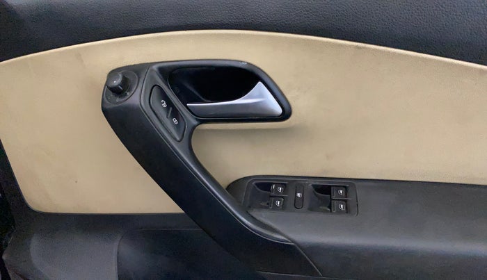 2017 Volkswagen Ameo COMFORTLINE 1.2L, Petrol, Manual, 67,306 km, Driver Side Door Panels Control