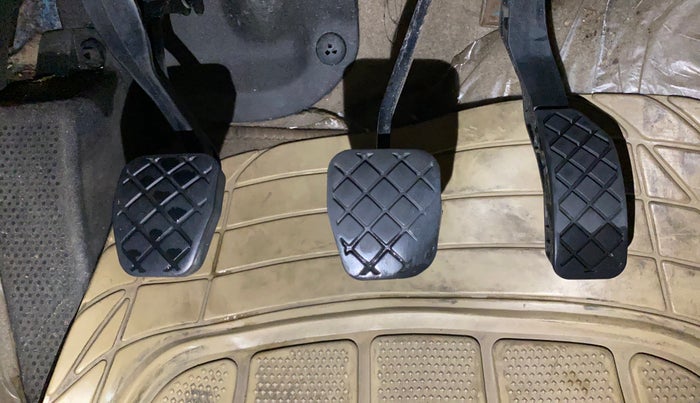 2017 Volkswagen Ameo COMFORTLINE 1.2L, Petrol, Manual, 67,306 km, Pedals