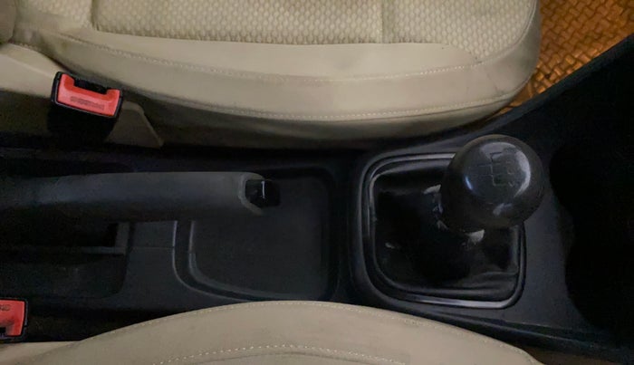 2017 Volkswagen Ameo COMFORTLINE 1.2L, Petrol, Manual, 67,306 km, Gear Lever