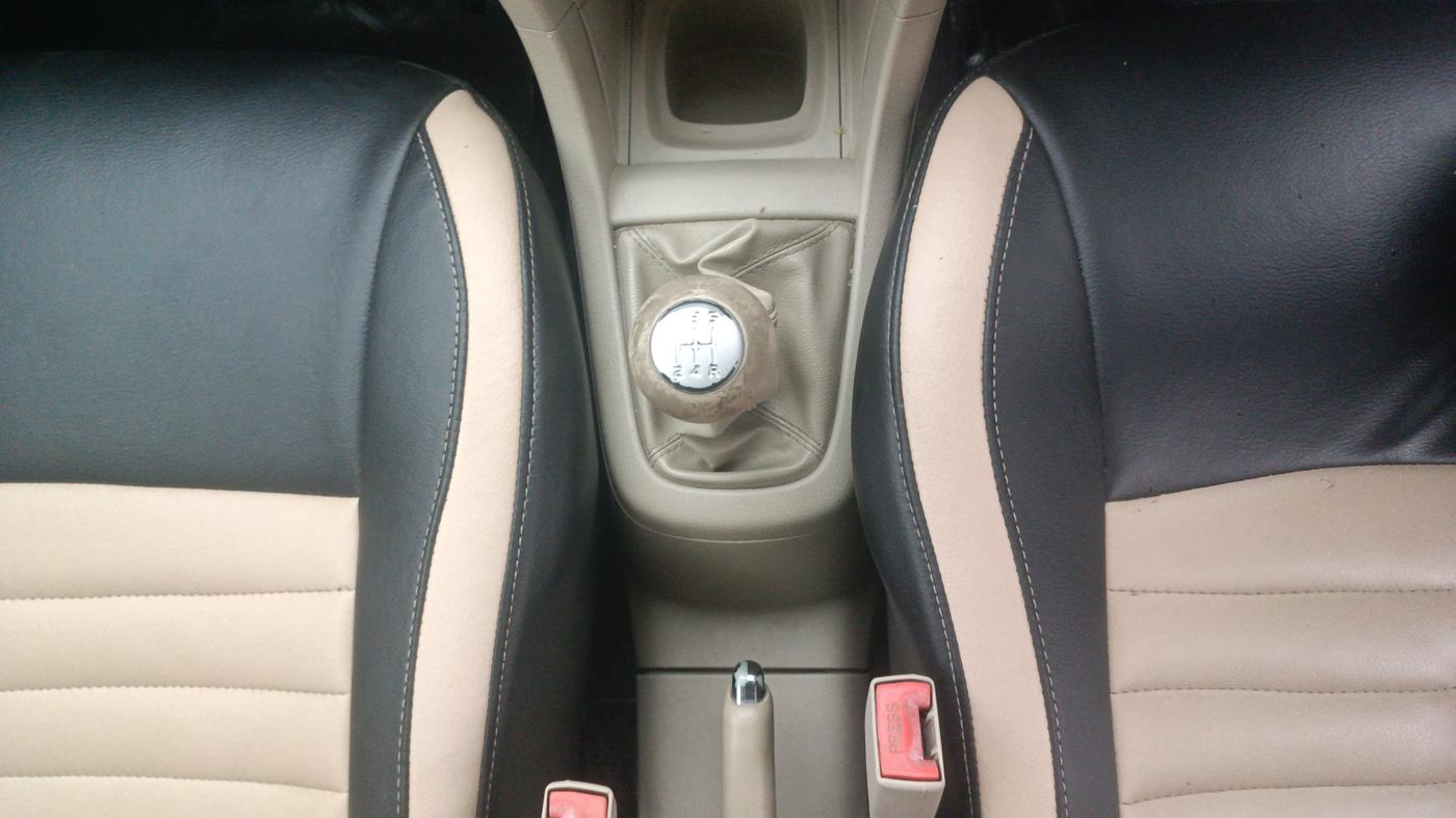 2014 Maruti Ertiga ZXI, Petrol, Manual, 1,22,203 km, Gear Lever