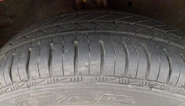 2015 Maruti Celerio VXI, Petrol, Manual, 49,343 km, Right Front Tyre Tread