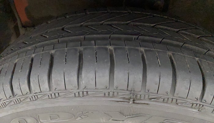 2015 Maruti Celerio VXI, Petrol, Manual, 49,343 km, Left Front Tyre Tread