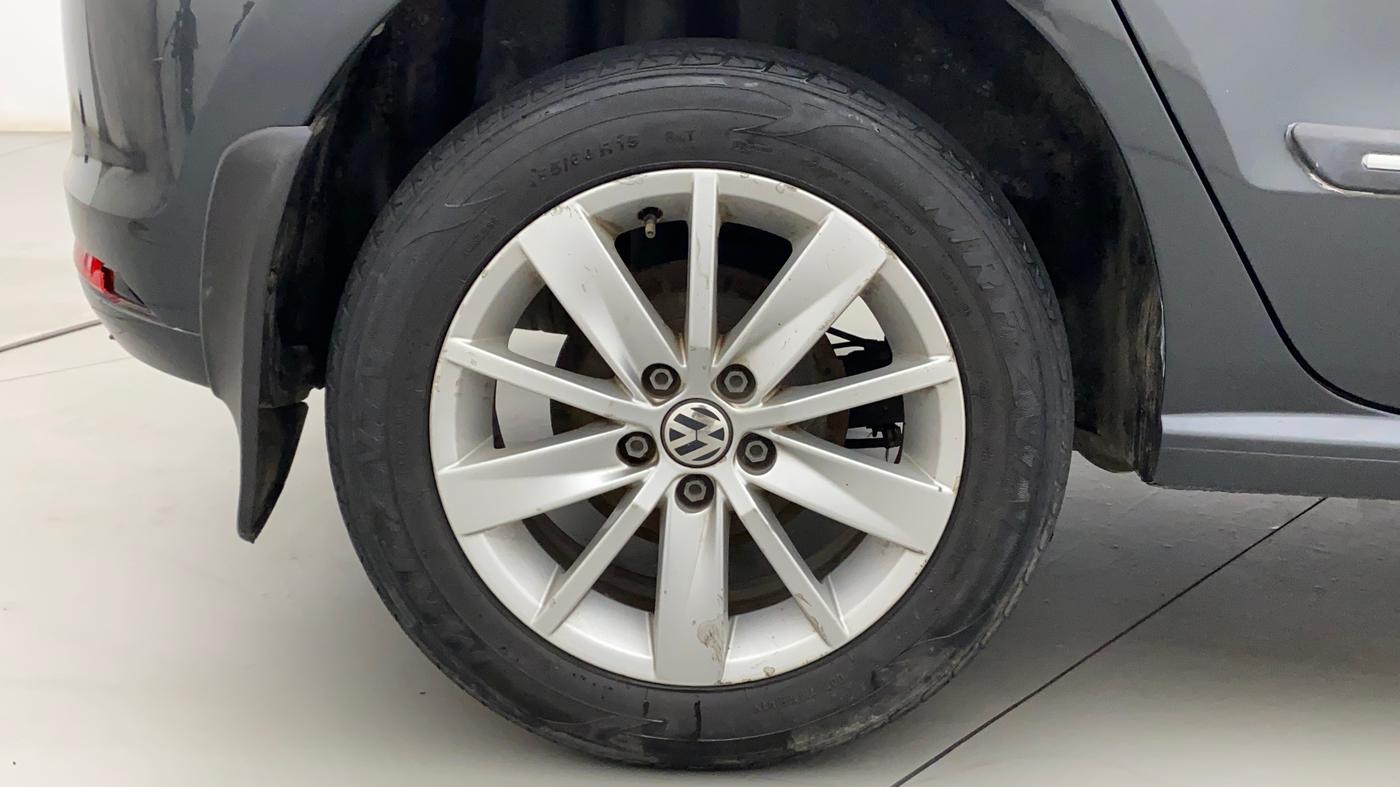 2017 Volkswagen Polo HIGHLINE1.2L, Petrol, Manual, 50,296 km, Right Rear Wheel