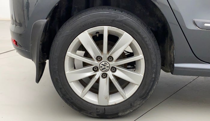 2017 Volkswagen Polo HIGHLINE1.2L, Petrol, Manual, 50,296 km, Right Rear Wheel