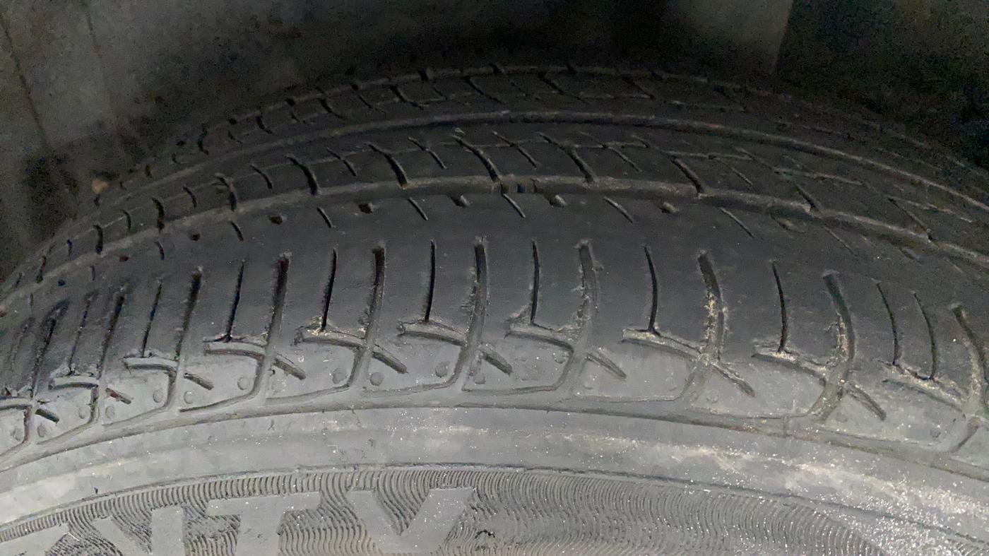 2017 Volkswagen Polo HIGHLINE1.2L, Petrol, Manual, 50,296 km, Left Rear Tyre Tread