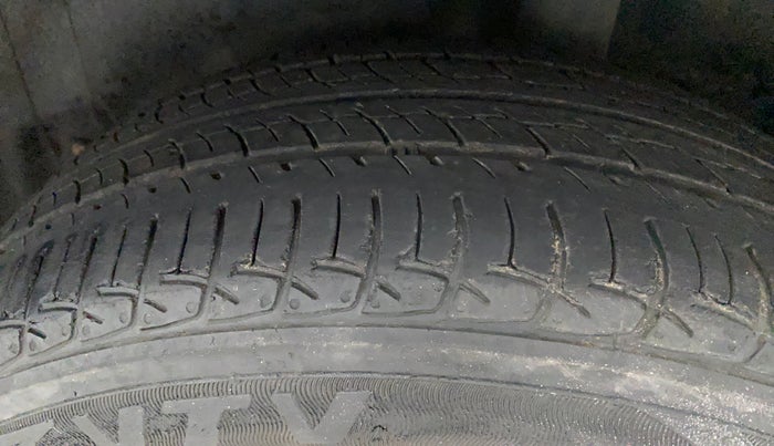 2017 Volkswagen Polo HIGHLINE1.2L, Petrol, Manual, 50,296 km, Left Rear Tyre Tread