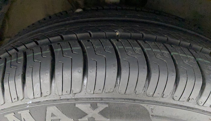 2017 Volkswagen Polo HIGHLINE1.2L, Petrol, Manual, 50,296 km, Right Front Tyre Tread