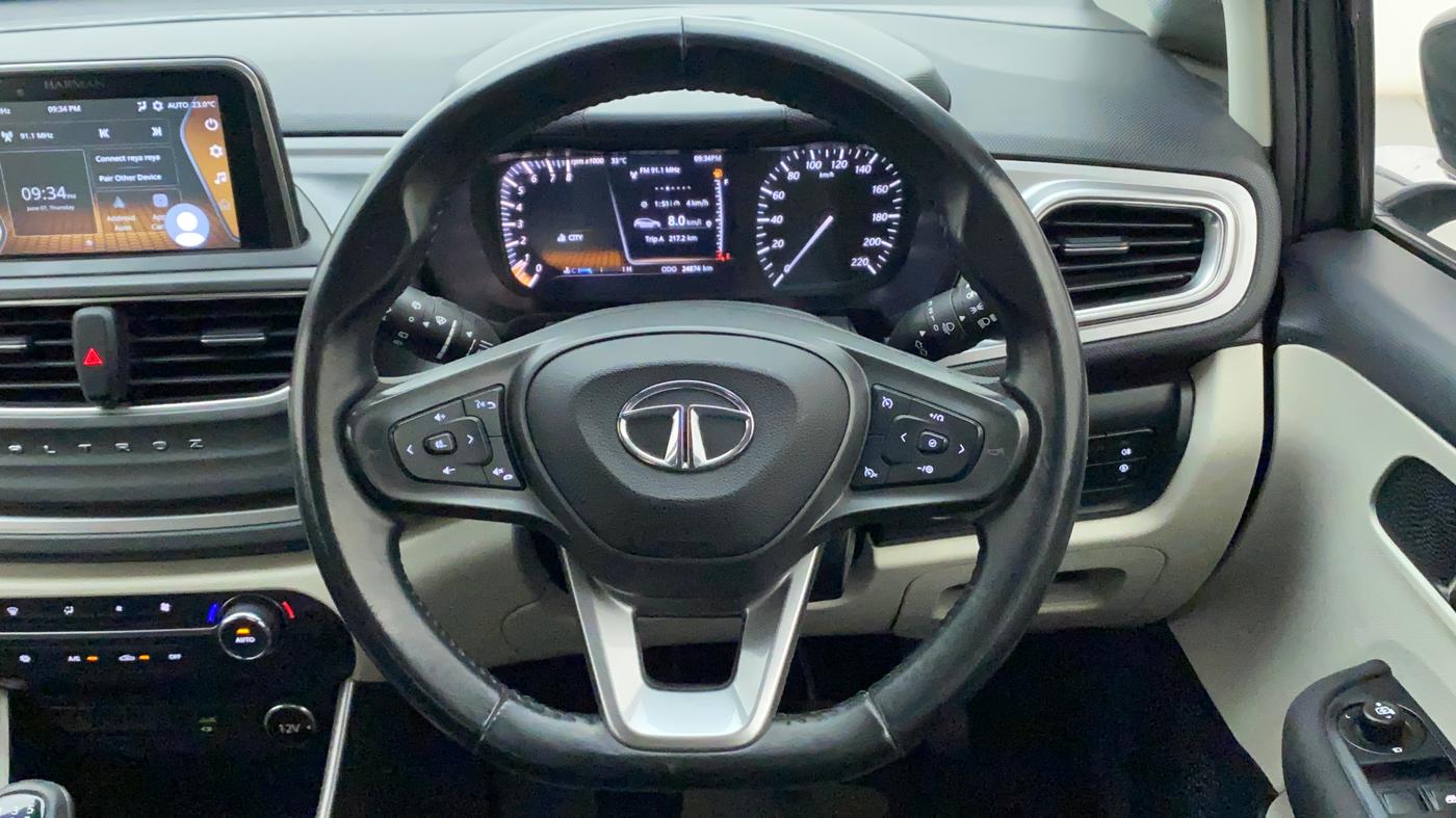 2022 Tata ALTROZ XZ PLUS I-TURBO PETROL, Petrol, Manual, 25,083 km, Steering Wheel Close Up