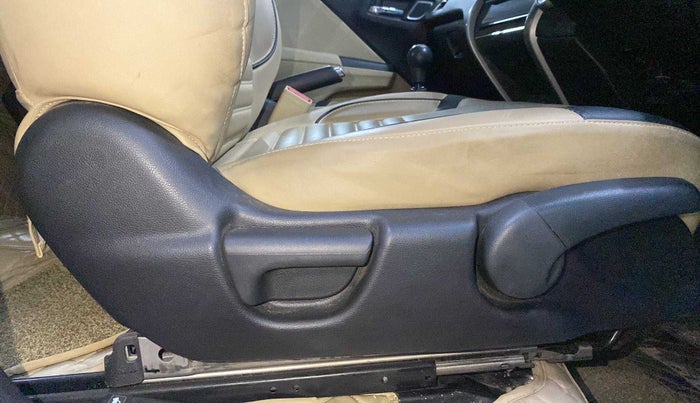2022 Honda City 1.5L I-VTEC V MT 4TH GEN, Petrol, Manual, 27,885 km, Driver Side Adjustment Panel