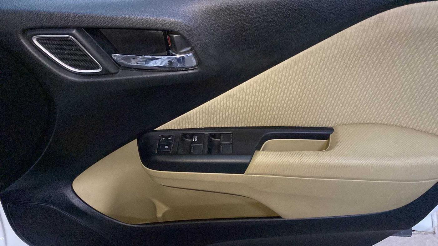 2022 Honda City 1.5L I-VTEC V MT 4TH GEN, Petrol, Manual, 27,885 km, Driver Side Door Panels Control