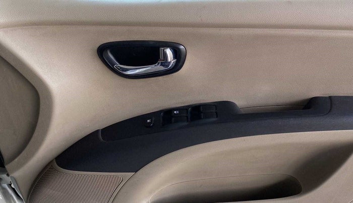 2015 Hyundai i10 SPORTZ 1.1, Petrol, Manual, 19,408 km, Driver Side Door Panels Control