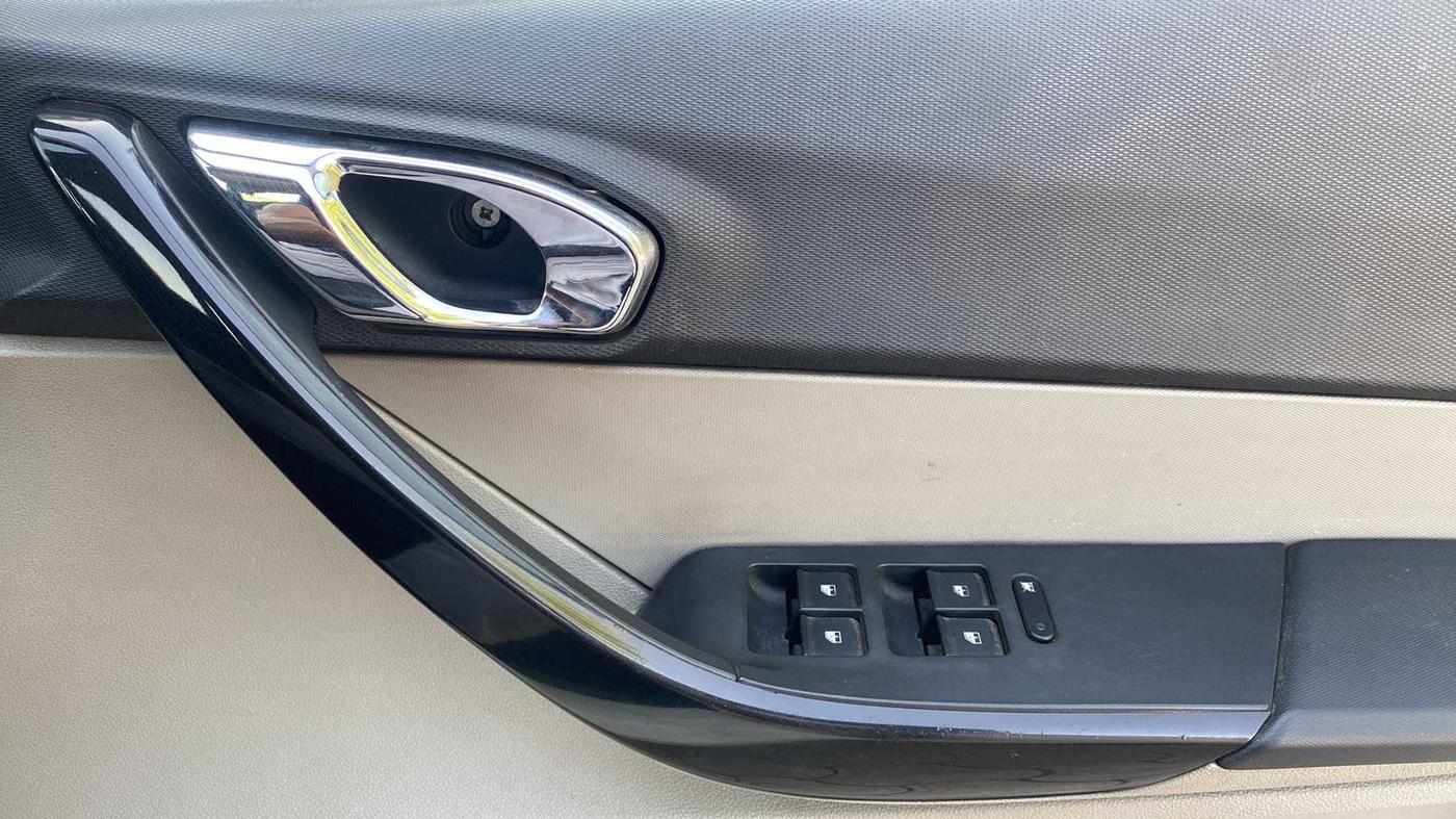2017 Tata Tiago XZA PETROL, Petrol, Automatic, 59,596 km, Driver Side Door Panels Control