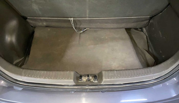 2014 Hyundai i10 MAGNA 1.1, Petrol, Manual, 46,577 km, Boot Inside