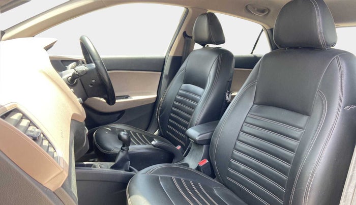 2017 Hyundai Elite i20 MAGNA EXECUTIVE 1.2, Petrol, Manual, 41,141 km, Right Side Front Door Cabin