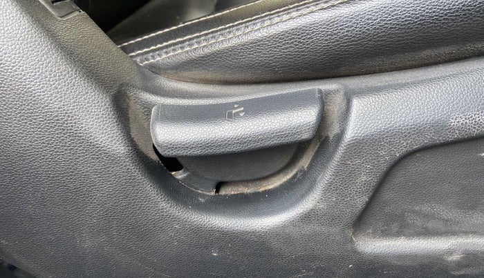 2017 Hyundai Elite i20 MAGNA EXECUTIVE 1.2, Petrol, Manual, 41,141 km, Driver Side Adjustment Panel