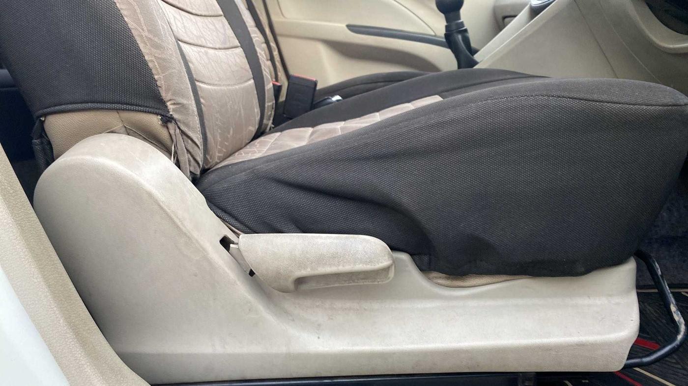 2018 Maruti Celerio VXI (O), Petrol, Manual, 31,384 km, Driver Side Adjustment Panel