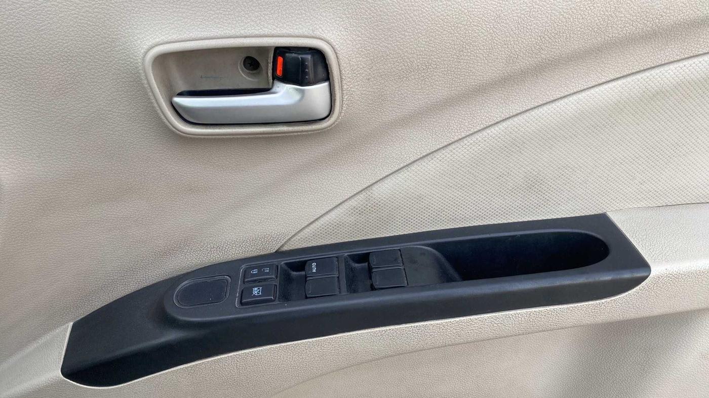 2018 Maruti Celerio VXI (O), Petrol, Manual, 31,384 km, Driver Side Door Panels Control