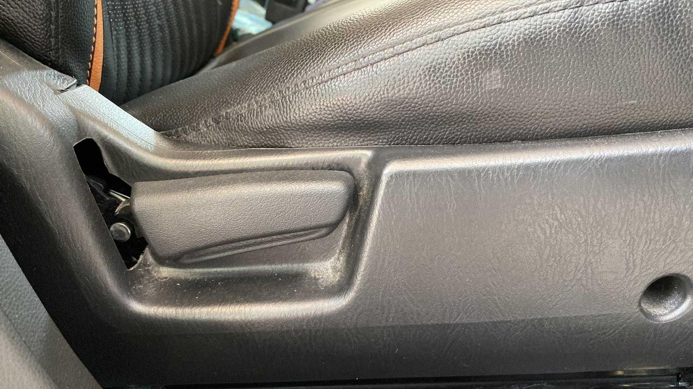 2019 Maruti Alto VXI, CNG, Manual, 9,783 km, Driver Side Adjustment Panel