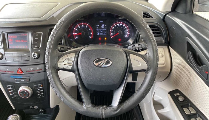 2022 Mahindra XUV300 W6 1.2 PETROL, Petrol, Manual, 26,634 km, Steering Wheel Close Up