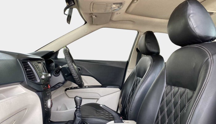 2022 Mahindra XUV300 W6 1.2 PETROL, Petrol, Manual, 26,634 km, Right Side Front Door Cabin