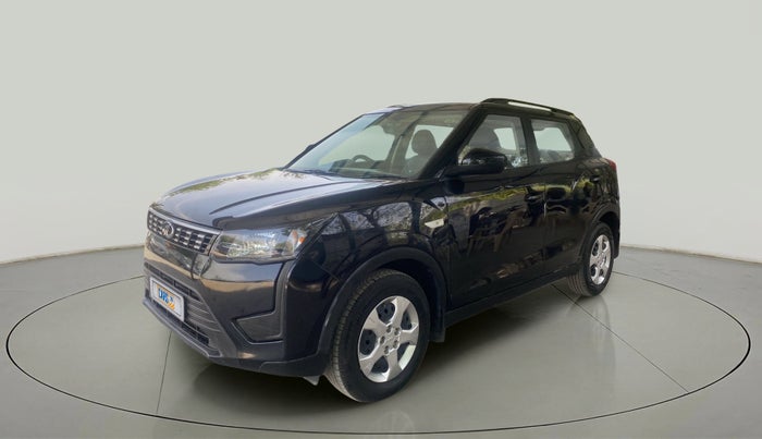 2022 Mahindra XUV300 W6 1.2 PETROL, Petrol, Manual, 26,634 km, Left Front Diagonal