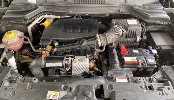 2022 Mahindra XUV300 W6 1.2 PETROL, Petrol, Manual, 26,634 km, Open Bonet