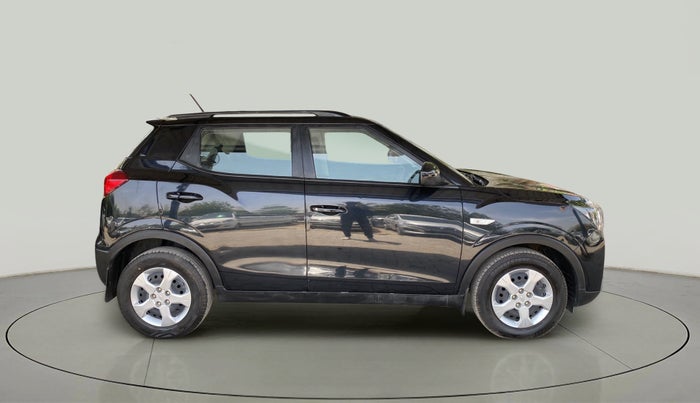 2022 Mahindra XUV300 W6 1.2 PETROL, Petrol, Manual, 26,634 km, Right Side View