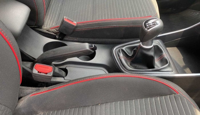 2021 Hyundai NEW I20 SPORTZ 1.5 MT, Diesel, Manual, 12,902 km, Gear Lever