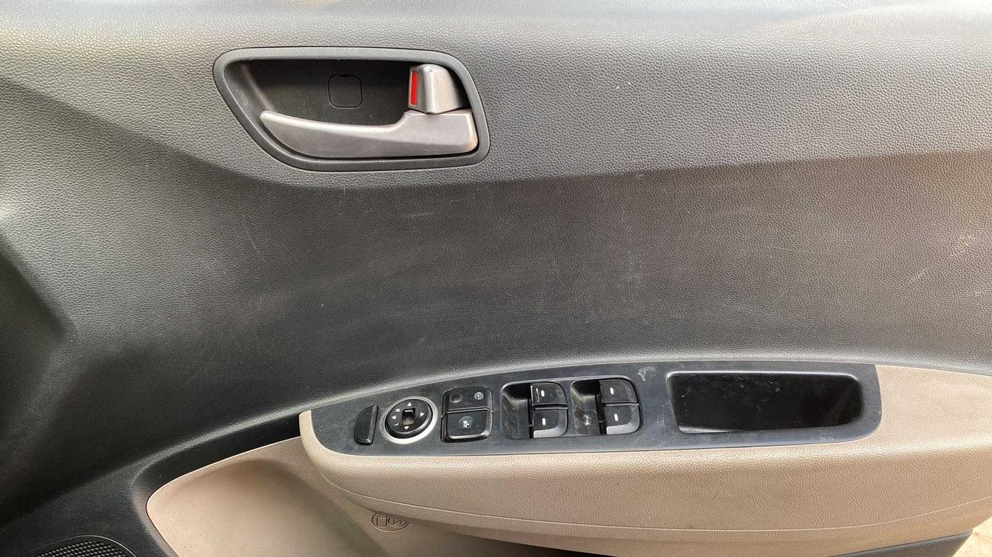 2014 Hyundai Xcent S 1.2, Petrol, Manual, 97,215 km, Driver Side Door Panels Control