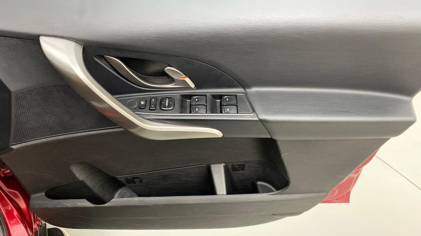 2018 Mahindra XUV500 W7 FWD, Diesel, Manual, 24,251 km, Driver Side Door Panels Control