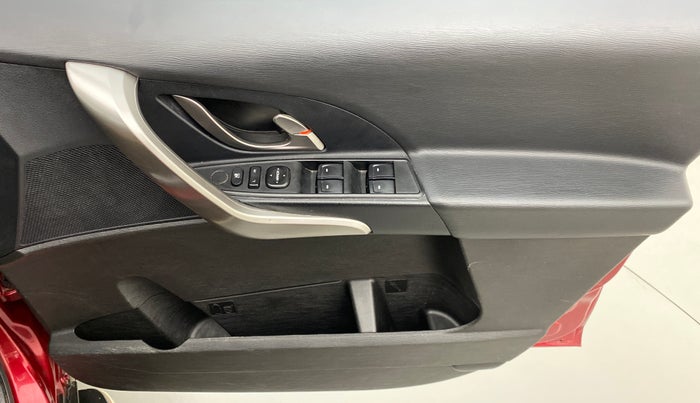 2018 Mahindra XUV500 W7 FWD, Diesel, Manual, 24,251 km, Driver Side Door Panels Control