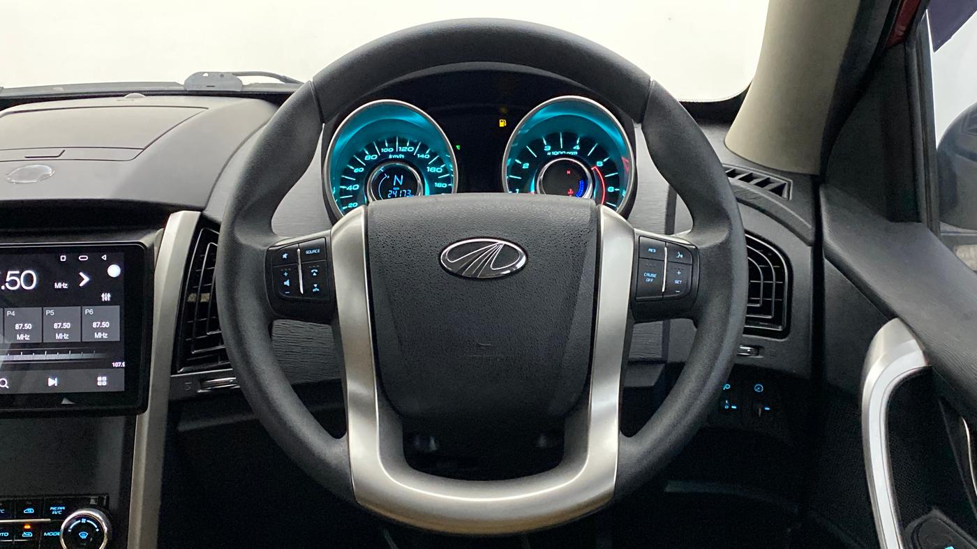2018 Mahindra XUV500 W7 FWD, Diesel, Manual, 24,251 km, Steering Wheel Close Up