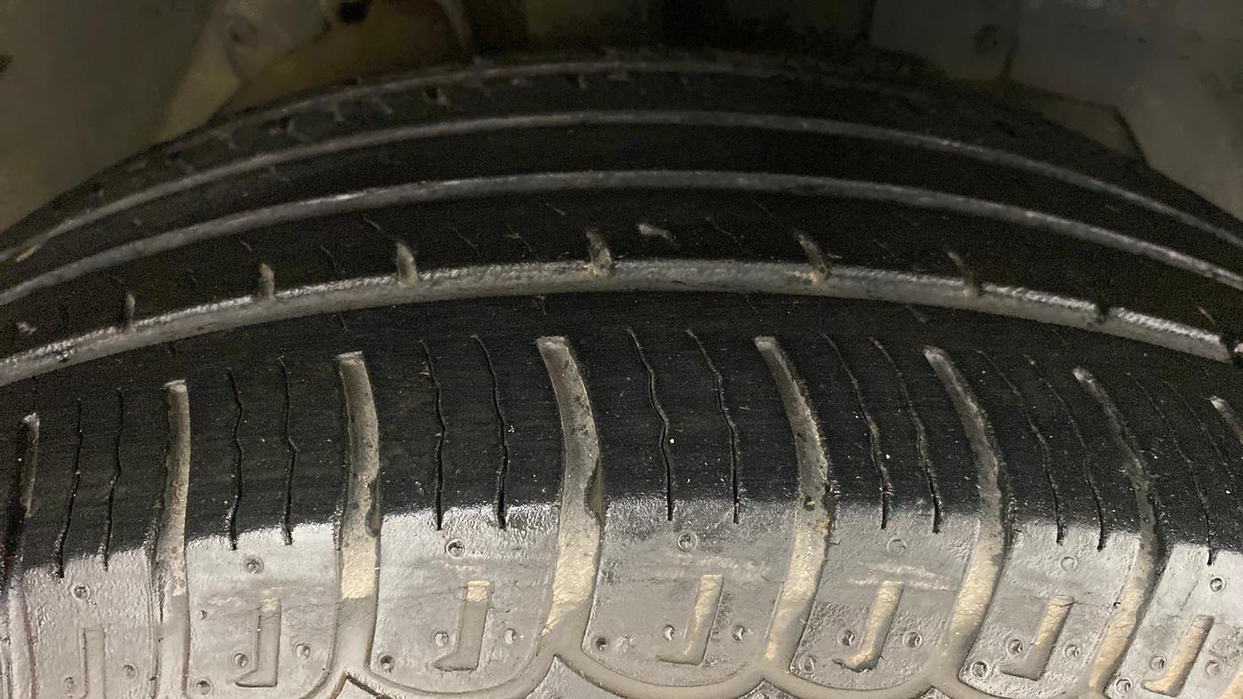 2018 Mahindra XUV500 W7 FWD, Diesel, Manual, 24,251 km, Right Front Tyre Tread