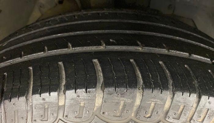 2018 Mahindra XUV500 W7 FWD, Diesel, Manual, 24,251 km, Right Front Tyre Tread
