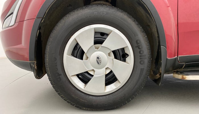 2018 Mahindra XUV500 W7 FWD, Diesel, Manual, 24,251 km, Left Front Wheel