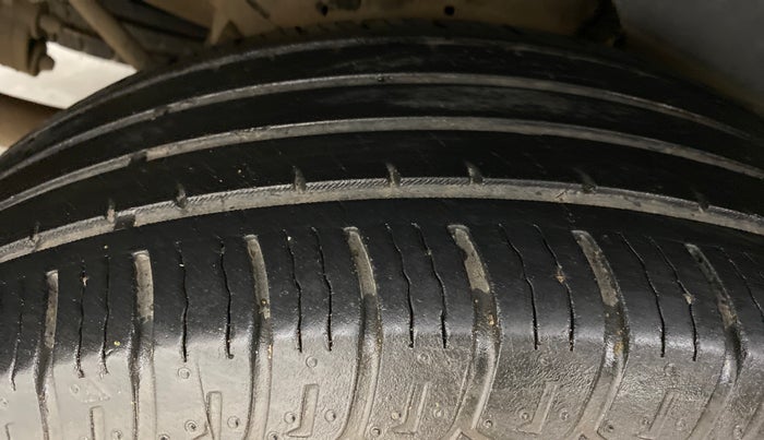2018 Mahindra XUV500 W7 FWD, Diesel, Manual, 24,251 km, Right Rear Tyre Tread