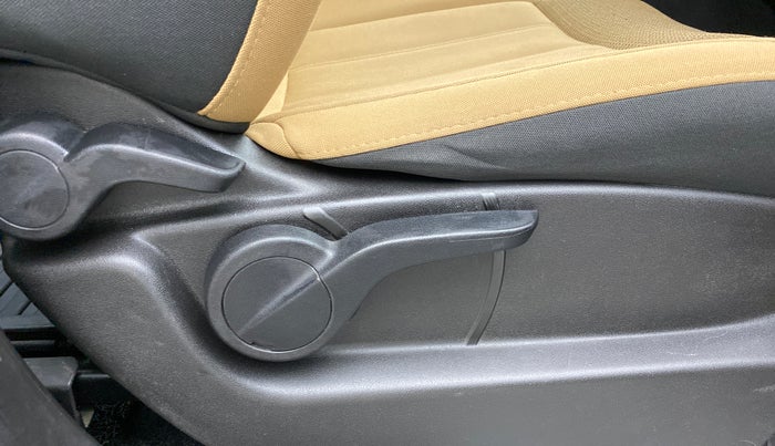 2018 Mahindra XUV500 W7 FWD, Diesel, Manual, 24,251 km, Driver Side Adjustment Panel