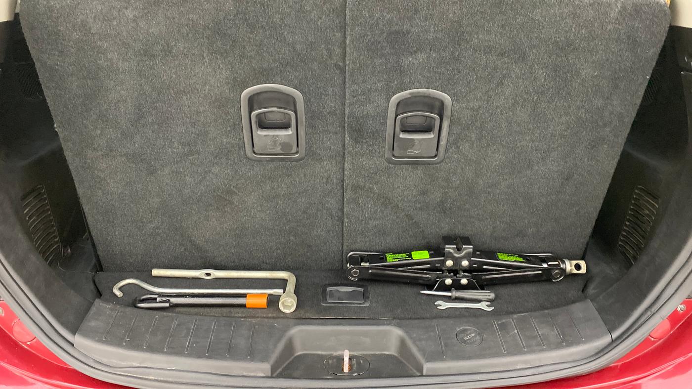 2018 Mahindra XUV500 W7 FWD, Diesel, Manual, 24,251 km, Boot Inside
