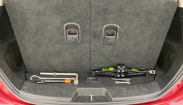 2018 Mahindra XUV500 W7 FWD, Diesel, Manual, 24,251 km, Boot Inside
