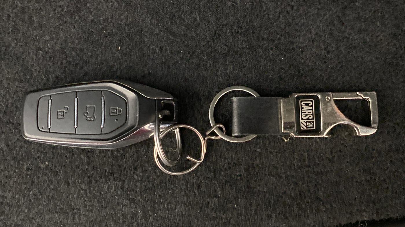 2018 Mahindra XUV500 W7 FWD, Diesel, Manual, 24,251 km, Key Close Up