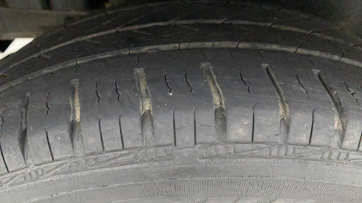 2017 Maruti Swift ZXI, Petrol, Manual, 38,521 km, Right Rear Tyre Tread