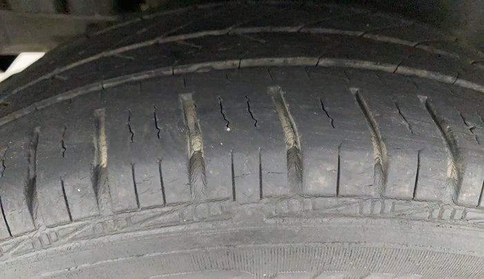 2017 Maruti Swift ZXI, Petrol, Manual, 38,521 km, Right Rear Tyre Tread