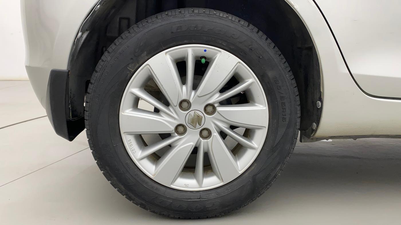 2017 Maruti Swift ZXI, Petrol, Manual, 38,521 km, Right Rear Wheel
