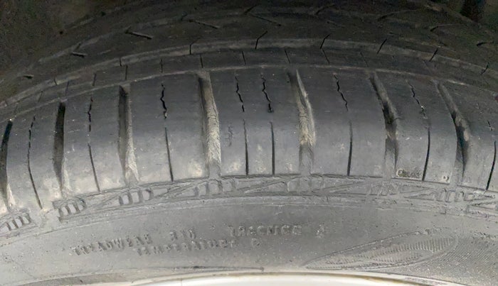 2017 Maruti Swift ZXI, Petrol, Manual, 38,521 km, Left Rear Tyre Tread