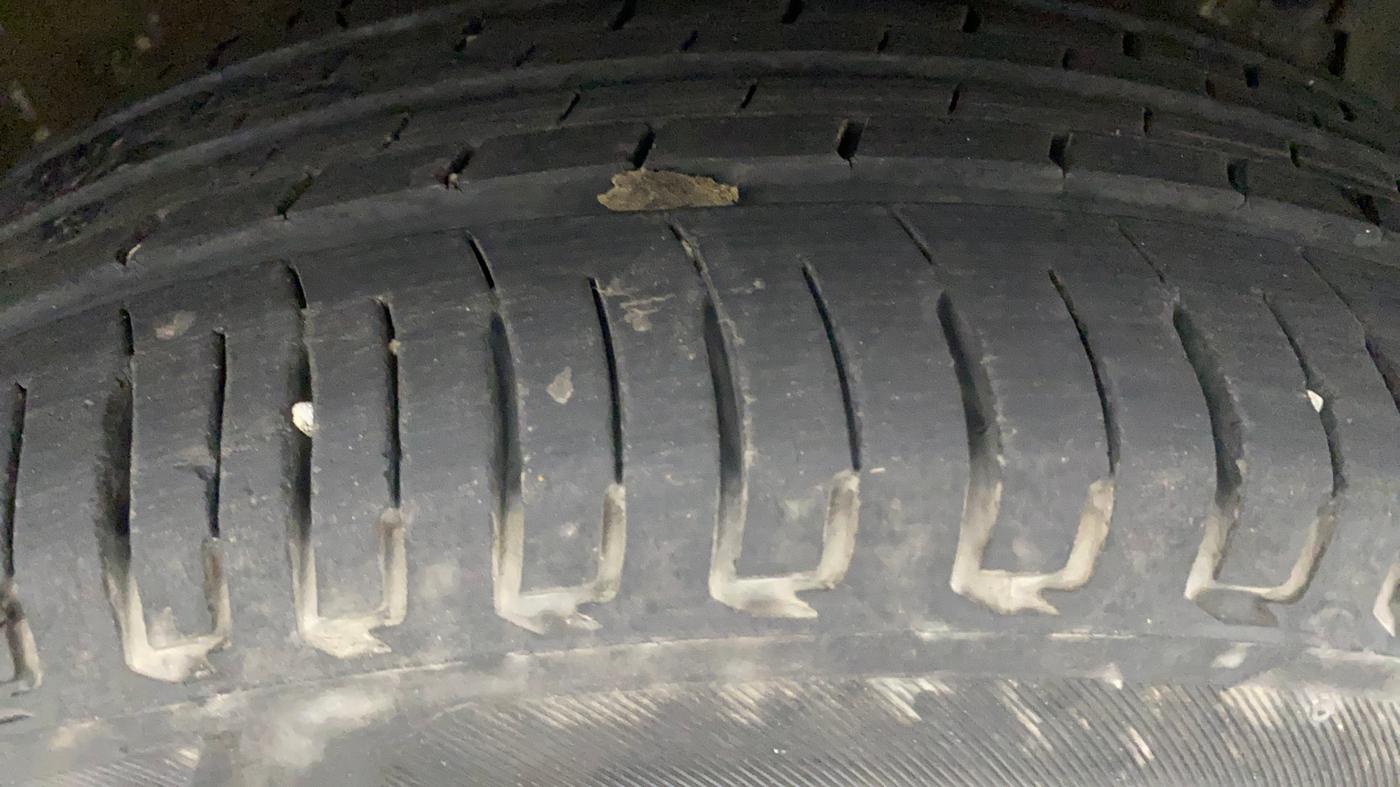2017 Maruti Swift ZXI, Petrol, Manual, 38,521 km, Right Front Tyre Tread
