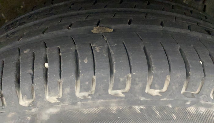 2017 Maruti Swift ZXI, Petrol, Manual, 38,521 km, Right Front Tyre Tread