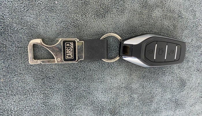 2019 Mahindra XUV500 W11, Diesel, Manual, 41,795 km, Key Close Up