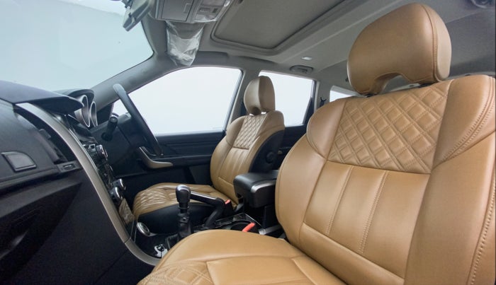 2019 Mahindra XUV500 W11, Diesel, Manual, 41,795 km, Right Side Front Door Cabin