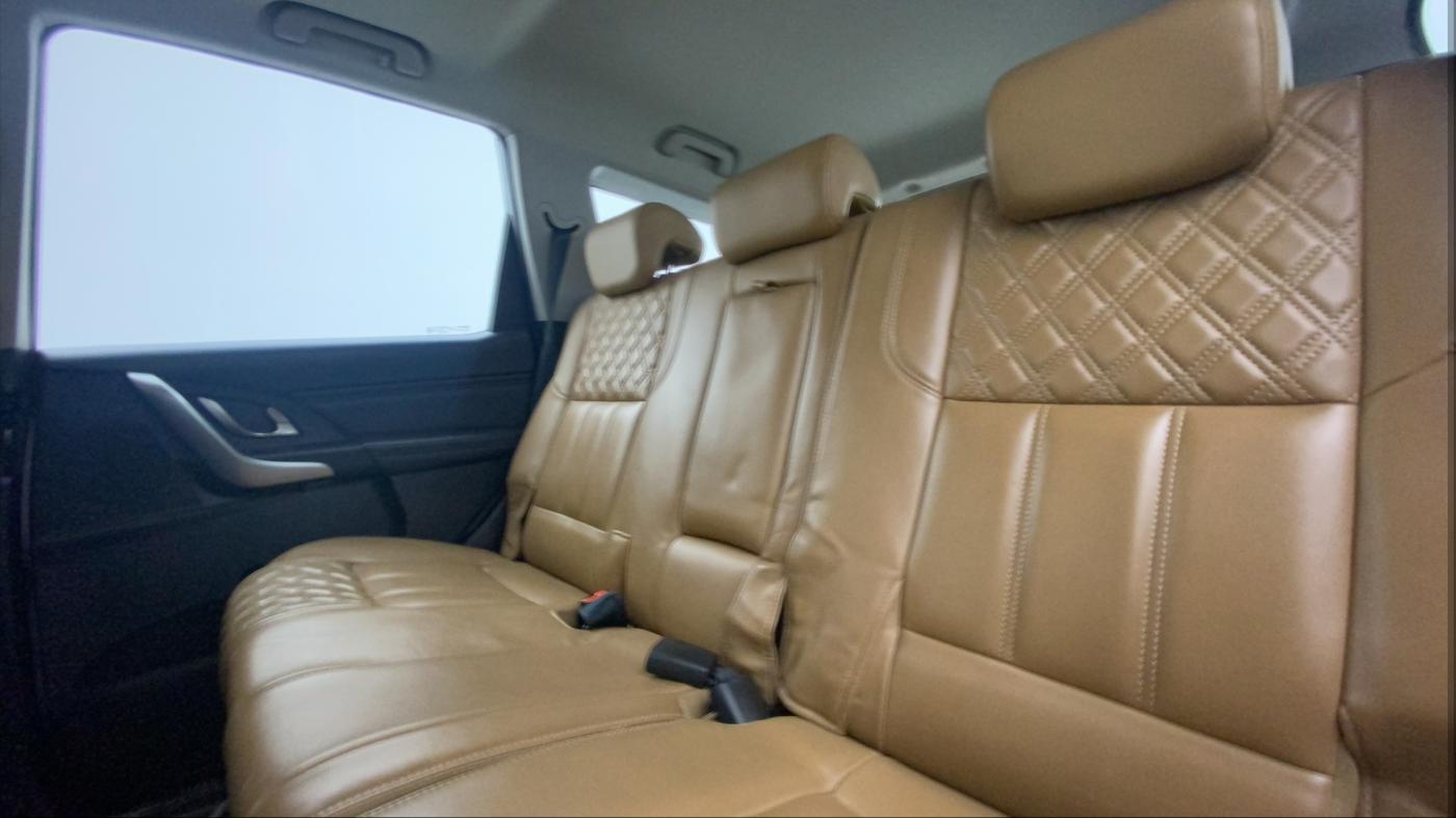 2019 Mahindra XUV500 W11, Diesel, Manual, 41,795 km, Right Side Rear Door Cabin